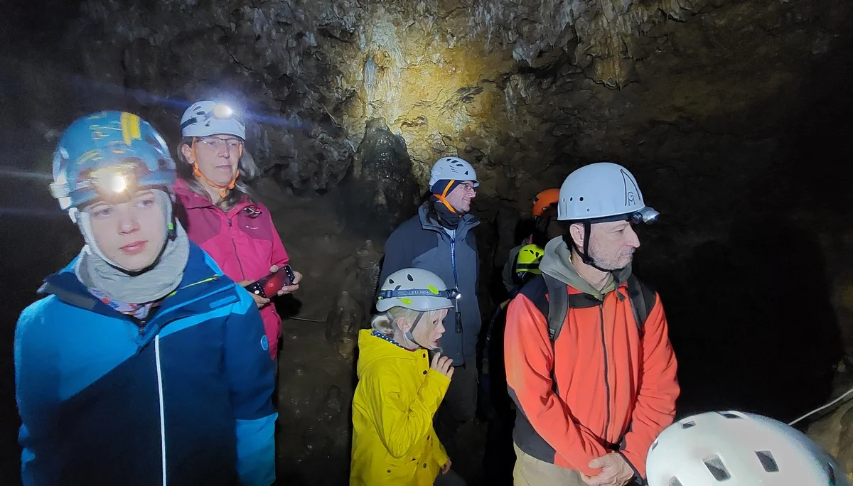 2024 Besuch der Mühlheimer Felsenhöhle | © DAV Tuttlingen/Rainer Rötzer