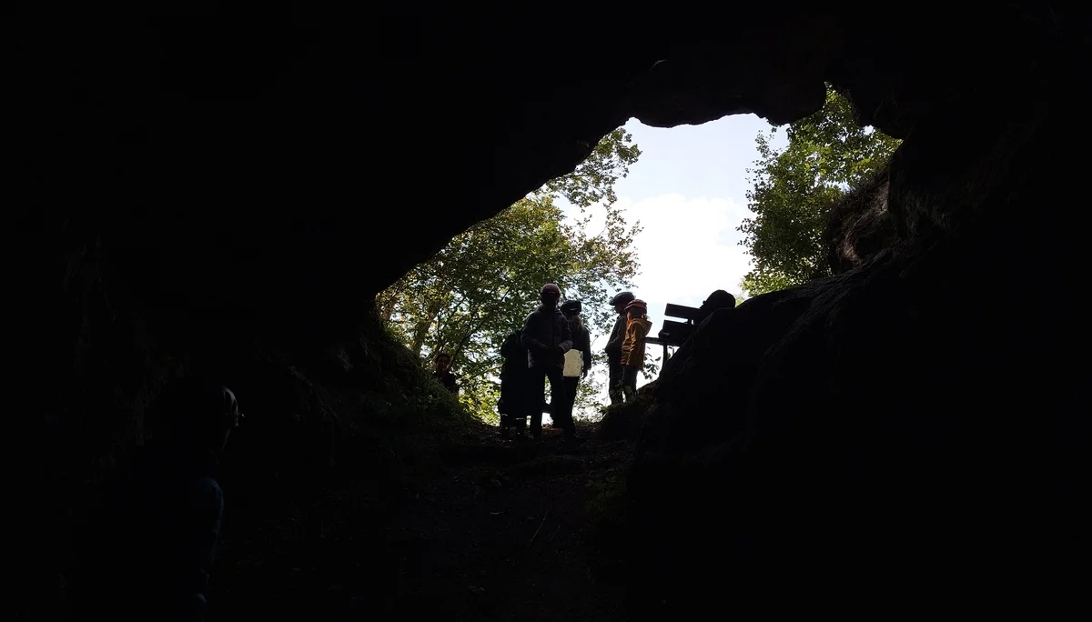 2024 Besuch der Mühlheimer Felsenhöhle | © DAV Tuttlingen/Rainer Rötzer