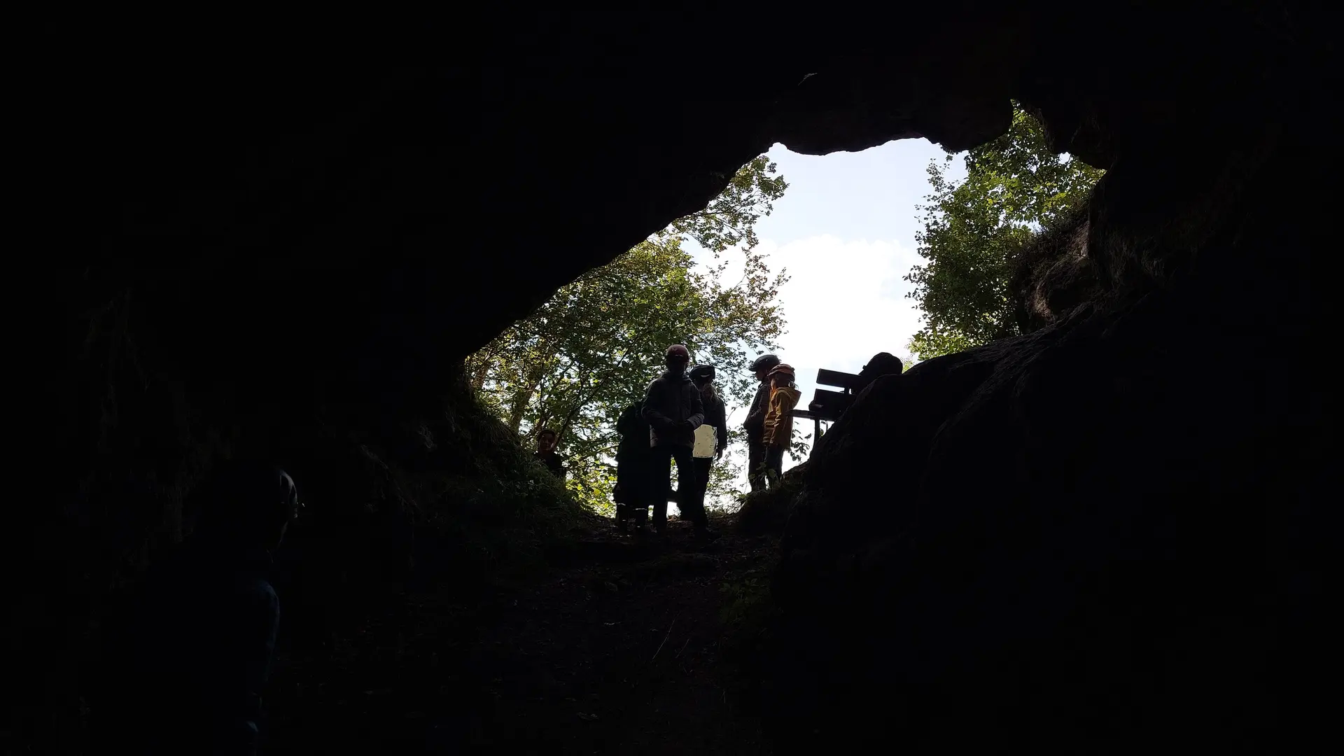 2024 Besuch der Mühlheimer Felsenhöhle | © DAV Tuttlingen/Rainer Rötzer