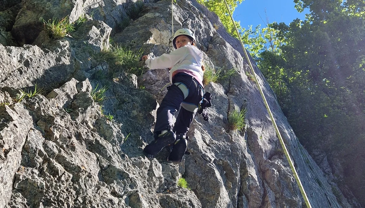 Die Kinder- und Jugendgruppe des DAV Tuttlingen klettert am Stuhlfels. | © JDAV Tuttlingen/Max Krauss