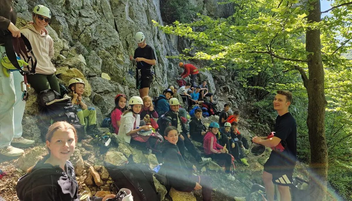 Die Kinder- und Jugendgruppe des DAV Tuttlingen klettert am Stuhlfels. | © JDAV Tuttlingen/Max Krauss
