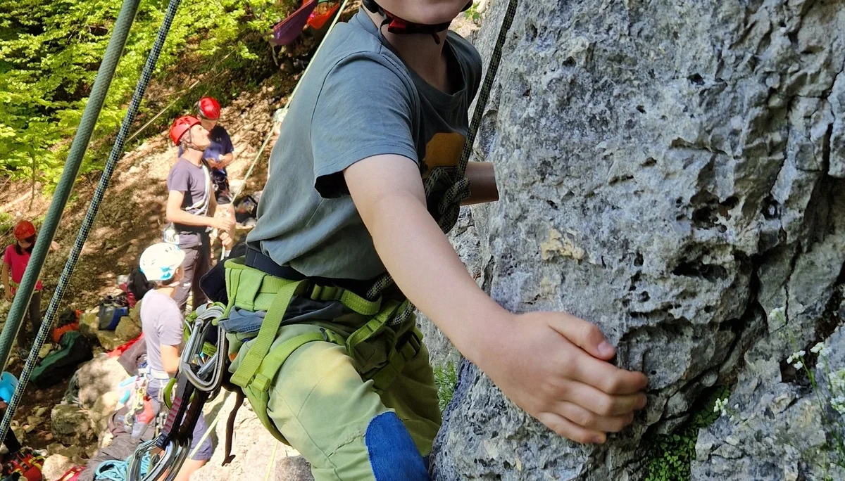 Die Kinder- und Jugendgruppe des DAV Tuttlingen klettert am Stuhlfels. | © JDAV Tuttlingen/Max Krauss