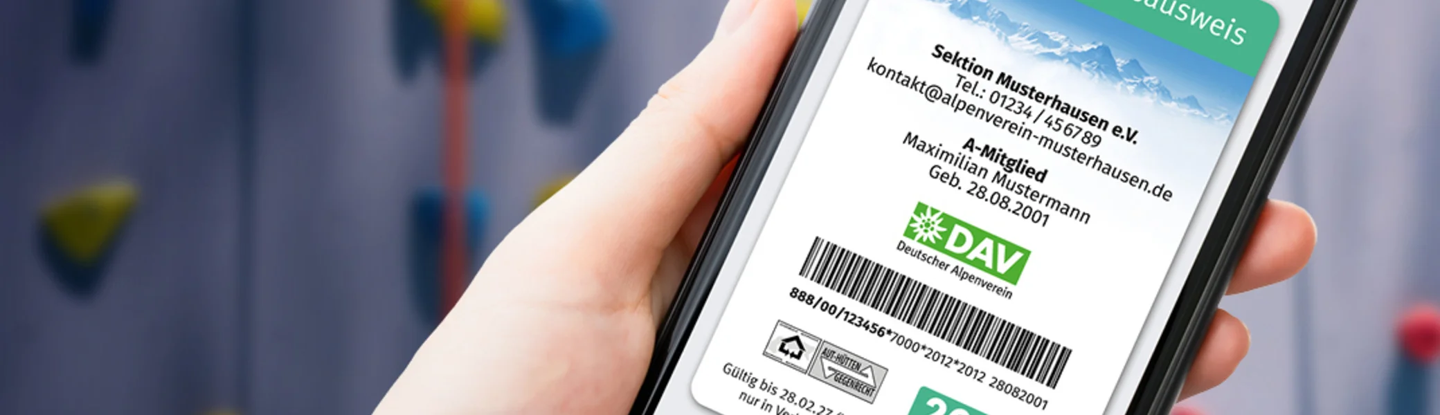 Ein Smartphone mit dem digitalen Mitgliedsausweis im Display | © DAV